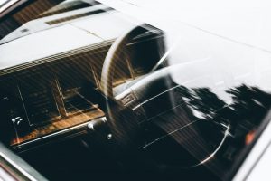 Hvad skal du gøre hvis du får et stenslag på din rude?